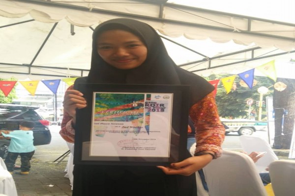 Gati Hayyu XII Tekstil 1  juara II Lomba Desain Bordir Lenggang bordir Jawa Timur.