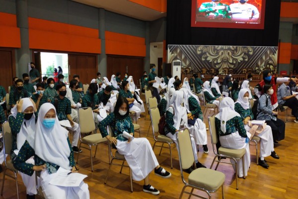 Siswa SMK Negeri 5 Malang antusias menjalani vaksinasi