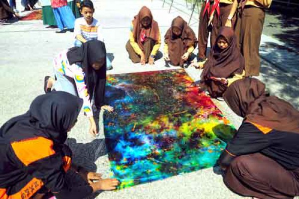 Indahnya Motif Batik Abstrak